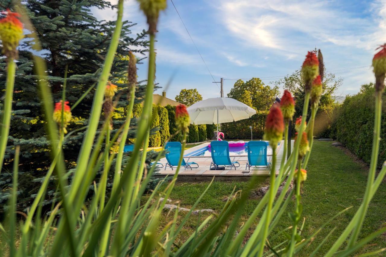 Villa Tratea - With A Heated Pool Tomici Esterno foto